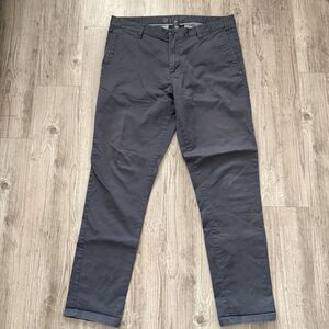 Vuori Chino Pants Men’s Size 34 Gray Stretch Straight Leg Flat Front